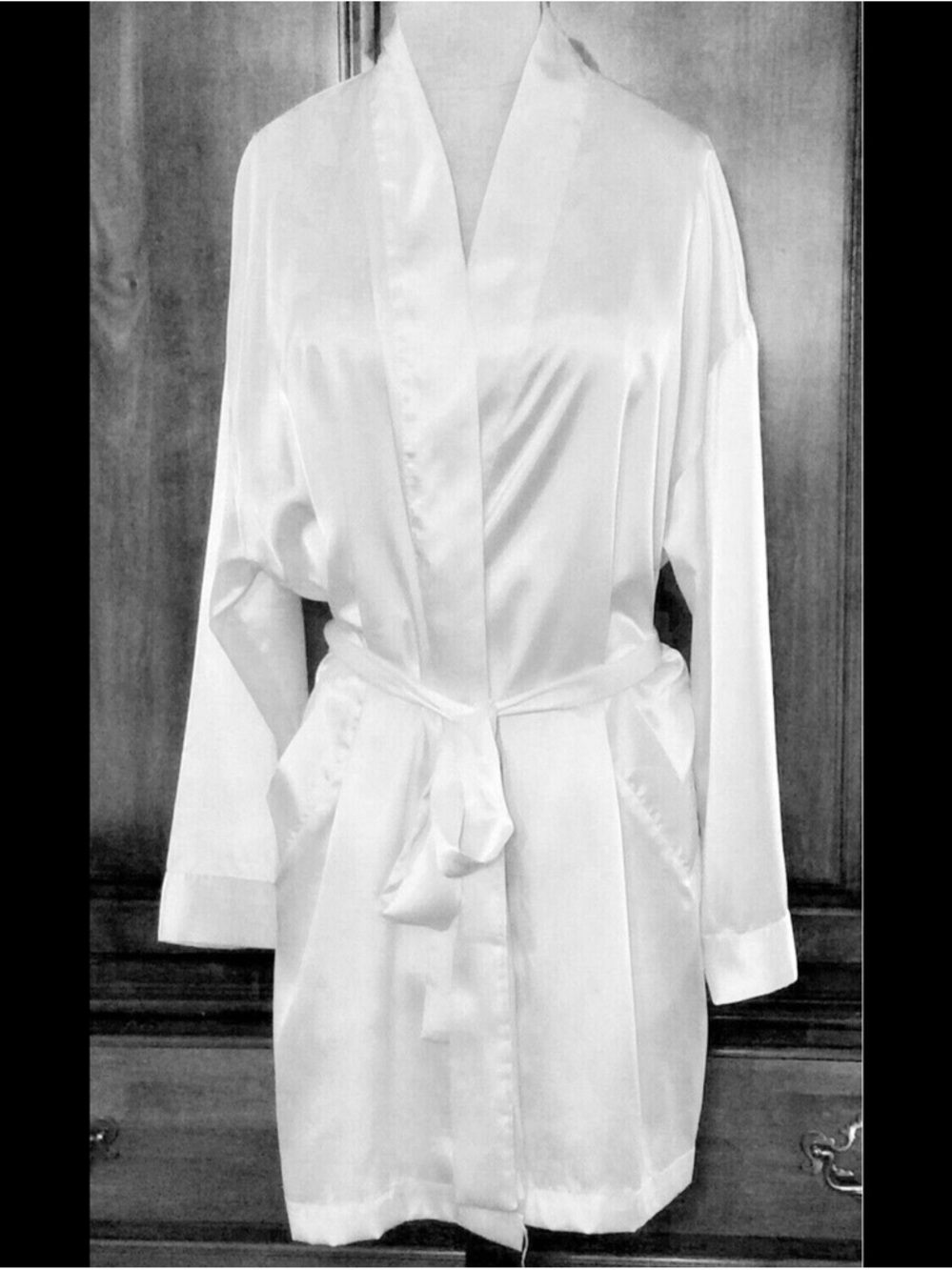 Victoria's Secret White Satin Kimono-Style Robe